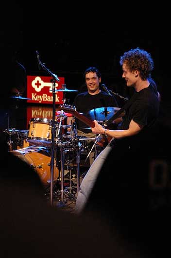 dave dederer and jason finn playing live at keynote 2005